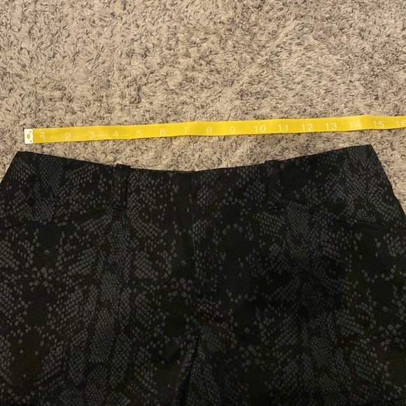 Evolution Snake Pattern Shorts - Picture 5 of 5